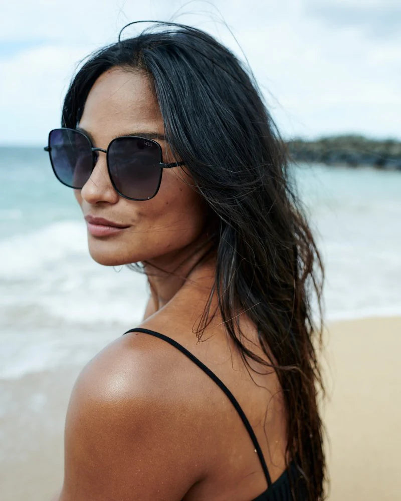 I SEA MONTANA SUNGLASSES IN BLACK/SMOKE POLARIZED