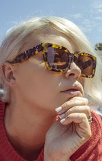 Load image into Gallery viewer, I SEA ALDEN SUNGLASSES IN TORT/BROWN POLARIZED

