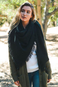 OPEN WEAVE KNIT SCARF IN BLACK