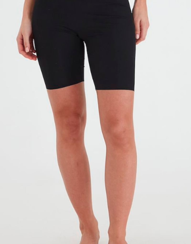 ICHI SIV SECOND SKIN SHORTS IN BLACK